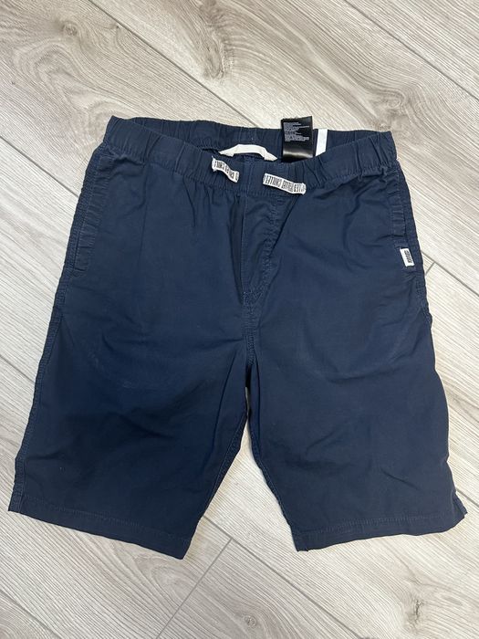 Vand pantaloni scurti