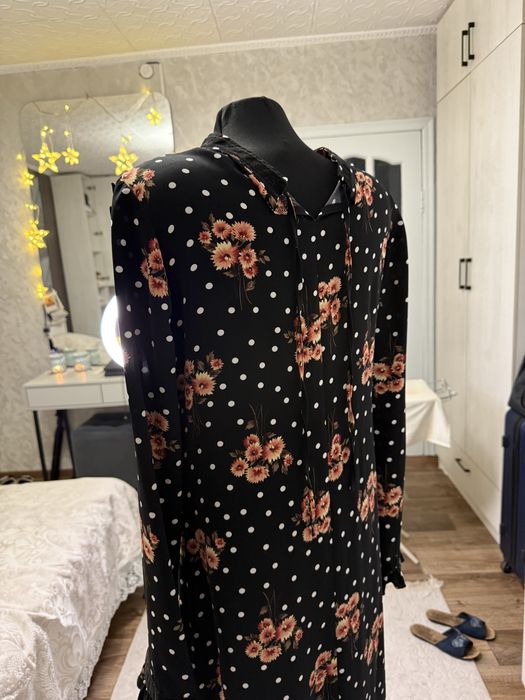 Платье красивое с бархатными ставками