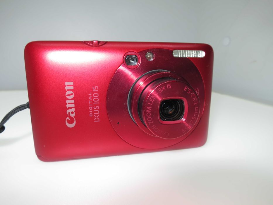 Canon Digital IXUS 100 ултра компактен фотоапарат дигитална камера НОВ