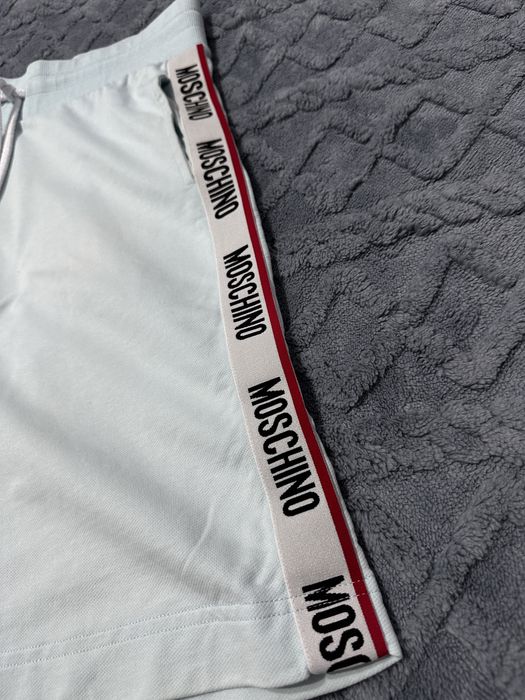 Pantaloni Scurți Moschino  – Mărimea XL – Stare foarte bună