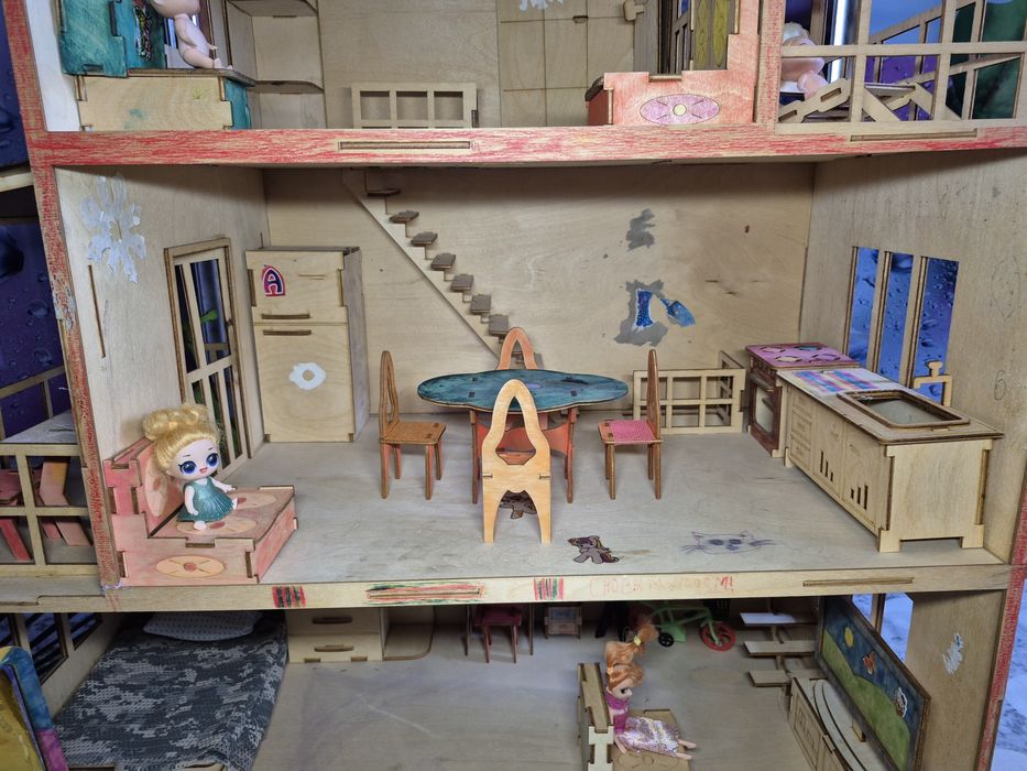 Кукольный домик.Трех этажный