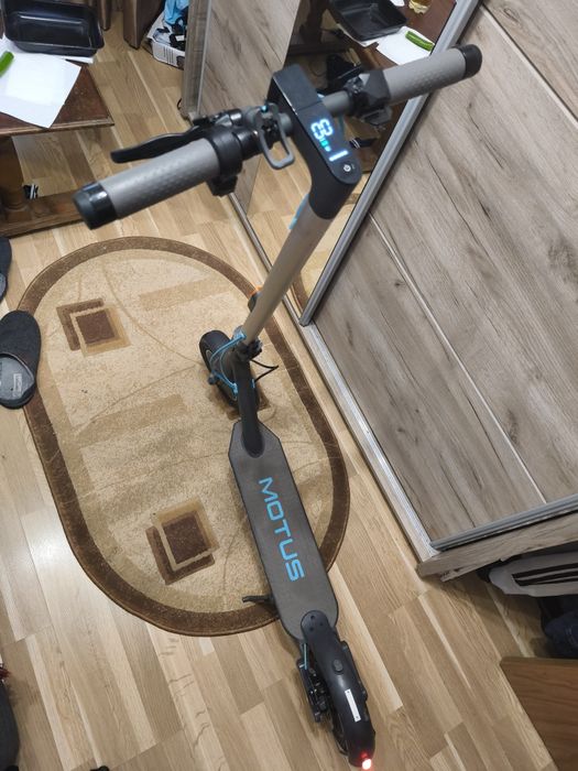 Vând sau schimb trotineta