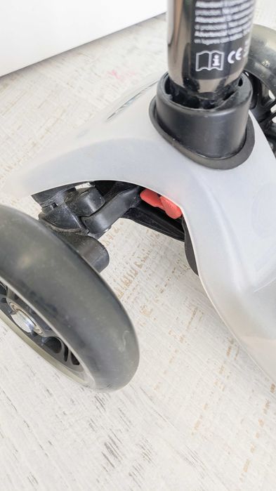 Детска тротинетка Micro Maxi Deluxe Flux LED Neochrome Black