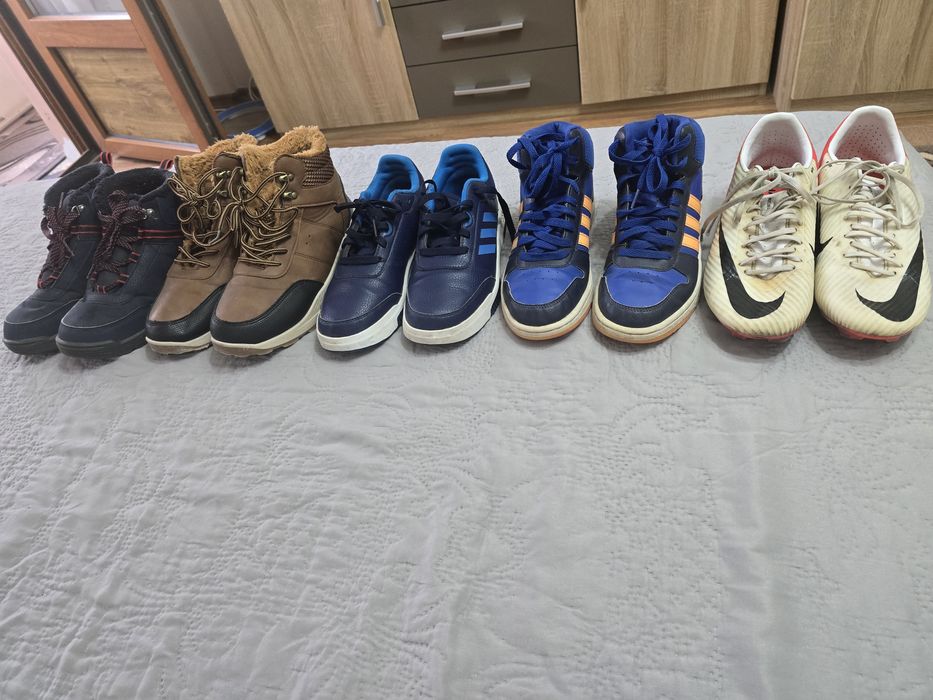 Децки маратонки и бутонки