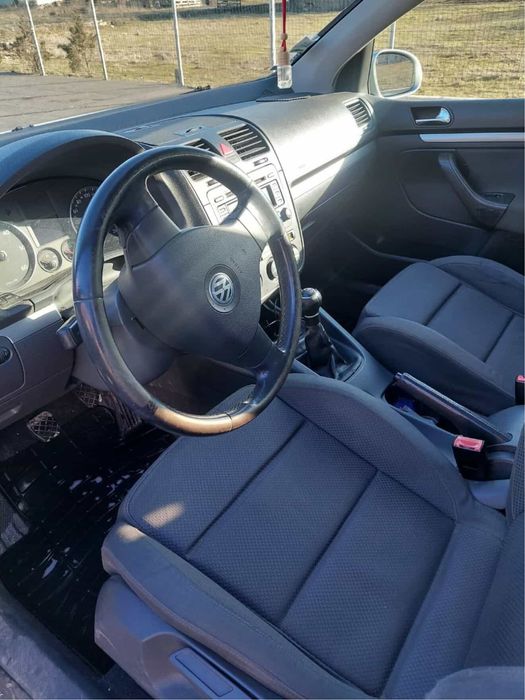 Golf 5 2.0 tdi.