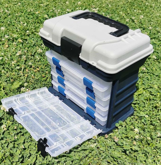 Рибарски куфар с включени 4 кутии и горно отделение