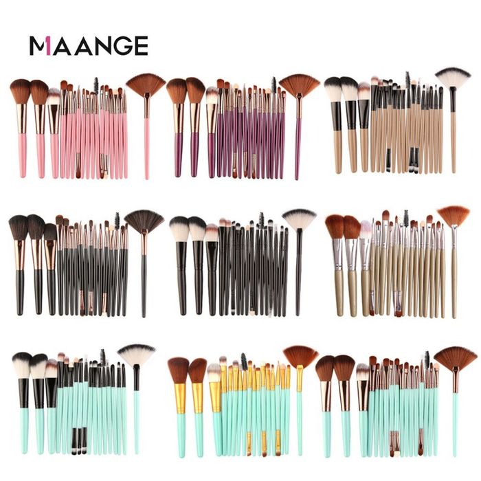 Комплект от 18 професионални четки за грим