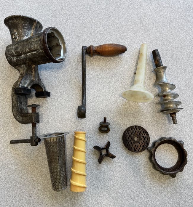 Метална ръчна месомелачка