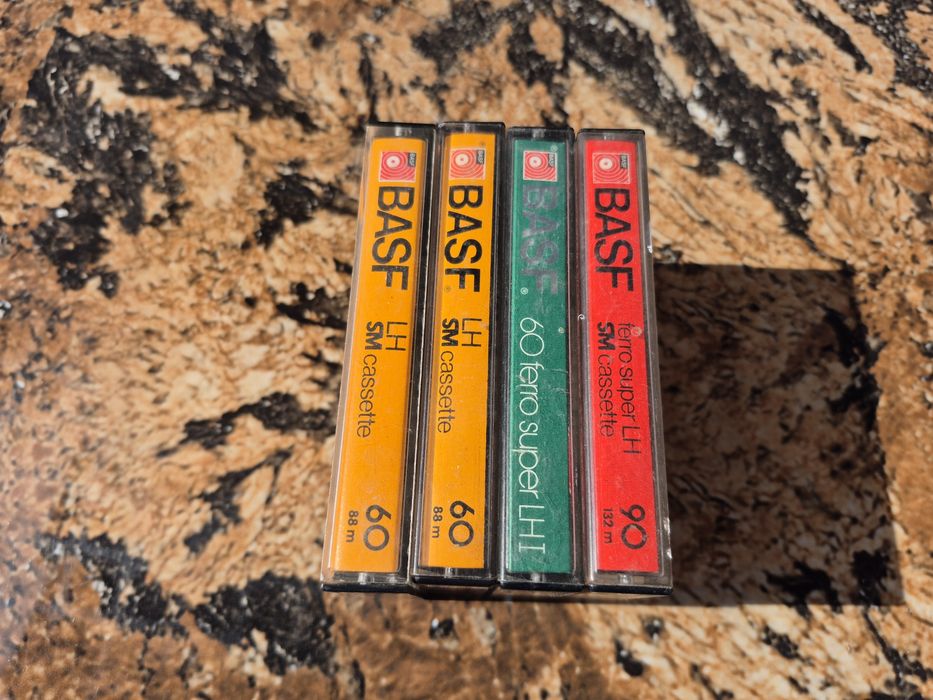 Vând 4 casete audio originale Basf ferro super LH muzica 60-90 minute