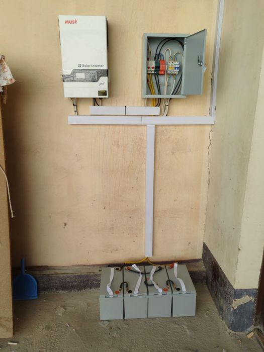 Quyosh paneli elektr avtola zaratchik Elektirik hizmatlari prafesonal