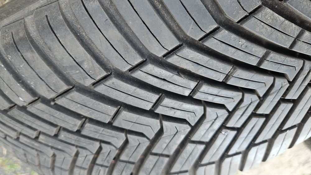 2бр гуми 215 50 18 дот 21 континентал  continental