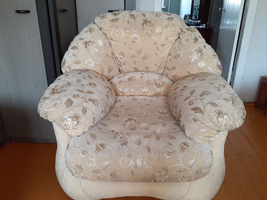 Диван и два кресла