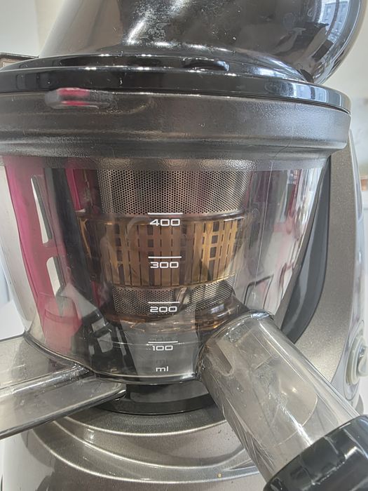 Продам шнековую соковыжималку BORK