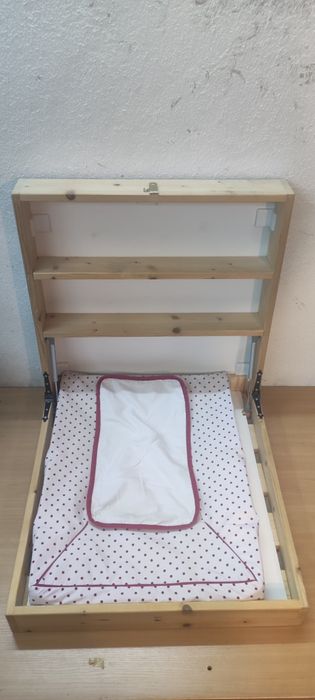 Сгъваем стенен повивалник за бебе – правен по поръчка