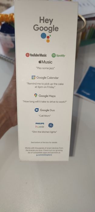 Бренд Google Умная колонка