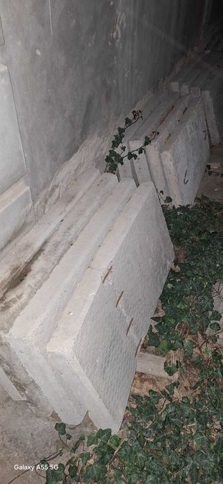 Железный трубы б.у. и бетонный плиты для тротуара