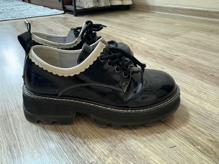 Продаю детский лоферы