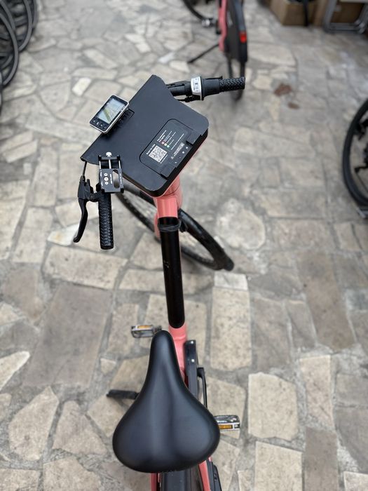 Bicicletaă electrică de inchiriat.