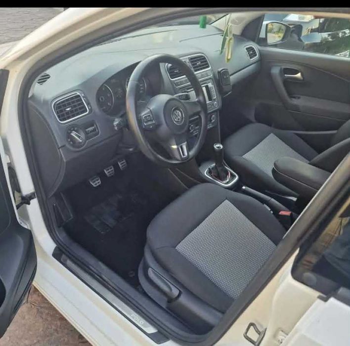 VOLKSWAGEN Polo 2012 — imagine 3