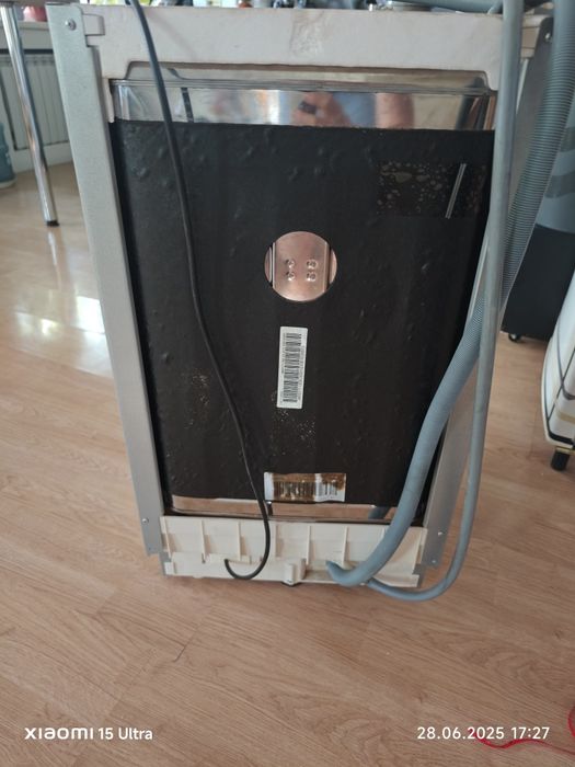 Продам на запчасти посудомойку