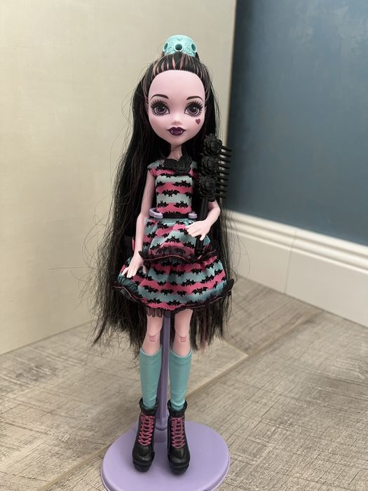 Дракулаура. Монстер хай. Состояние хорошее.