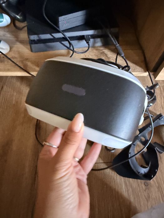 Playstation 4 + 2 джойстика + VR очила