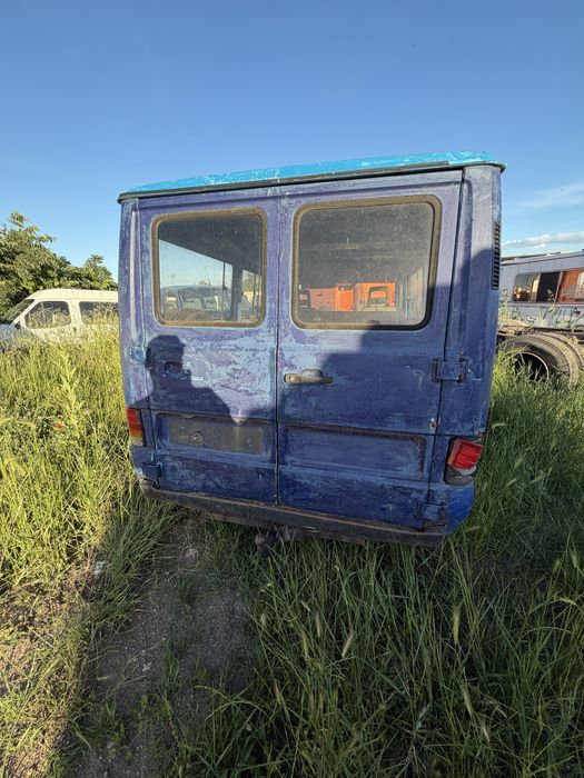 Mercedes-Benz MB100 2.4D на части