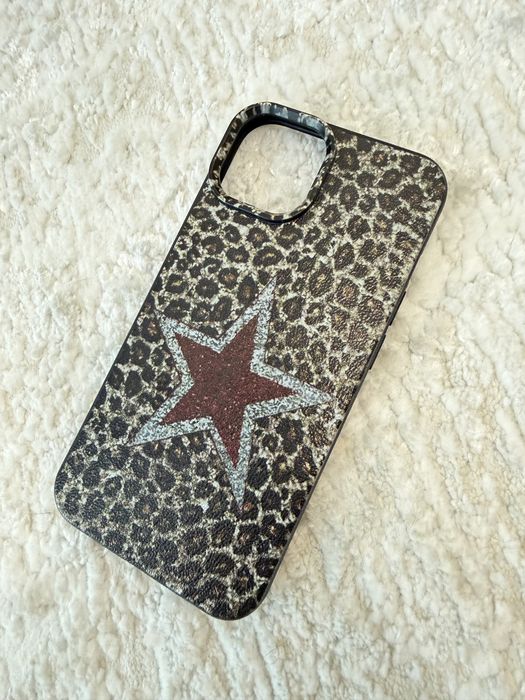Чехлы для iPhone 13.