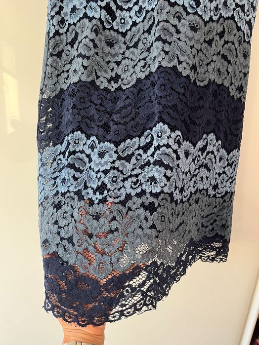 Дантелена синя рокля