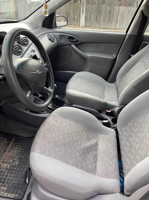Vând ford focus 1.6 benzină