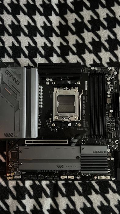 Placa de baza Gigabyte rev 1.3  b450– Pin indoit socket / Pentru reparatie sau piese