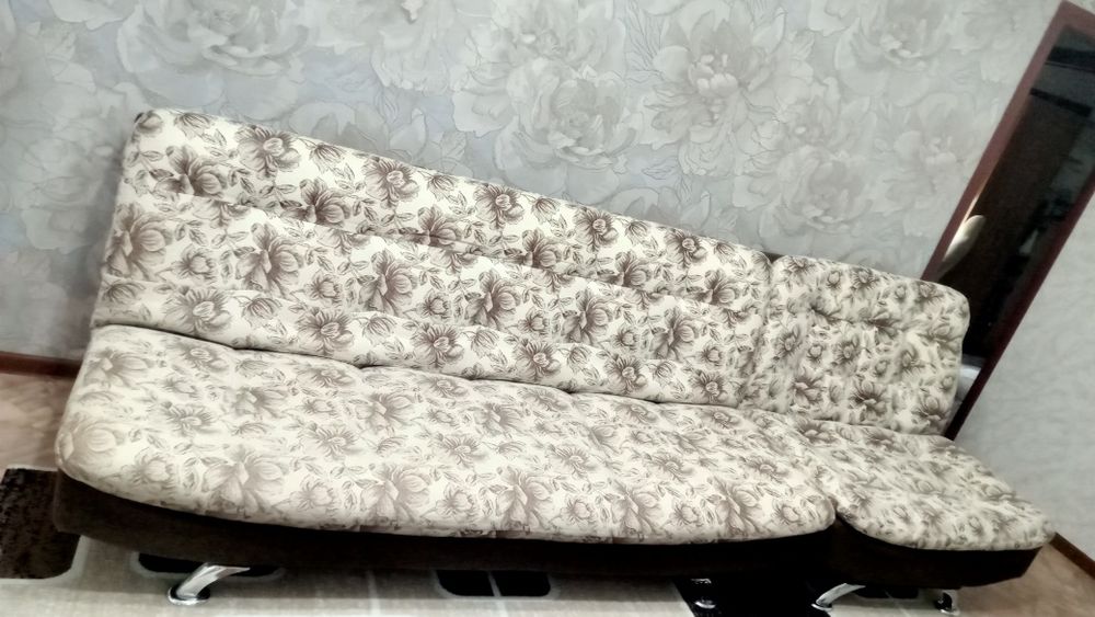 Срочно продам диван + кресло
