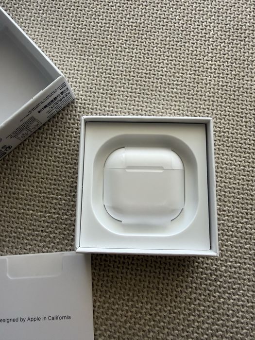Apple AirPods 4