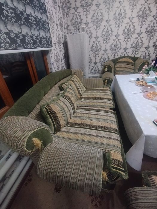 Деван кресло сотилади