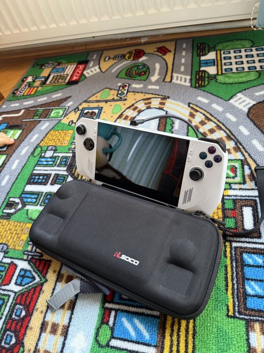 ASUS ROG Ally Z1 Extreme – 512GB + husă iLoco + docking station iVanky