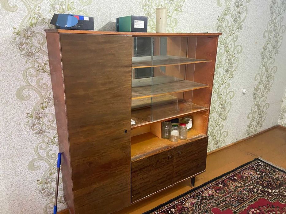 гостинный шкаф б/у