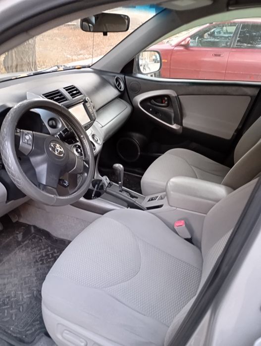 Продам Тойоту РАФ 4