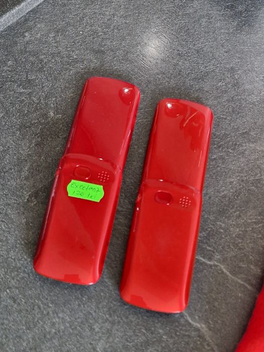 Telefon cu clapeta cu display generos.  Pret / bucata