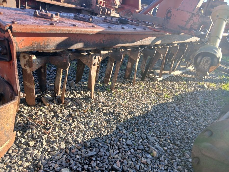 Freza grapa rotativa