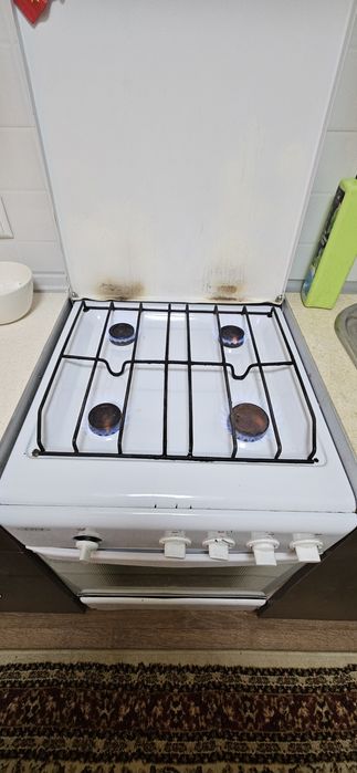 Продам газовую плиту