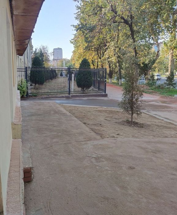 Срочно; Юнусабад Амир Темур шох куча биринчилиния  1 сотиги 140000 y.e