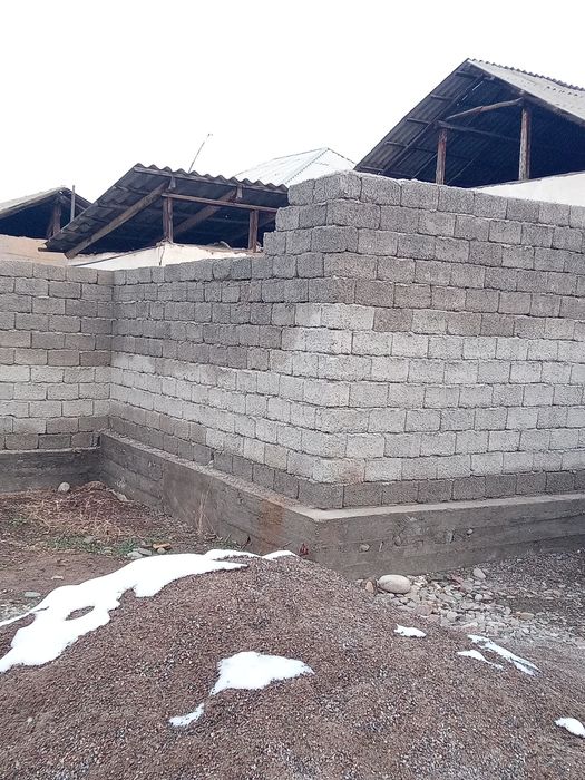 uy sotiladi 3 xona zabor bilan oralgan