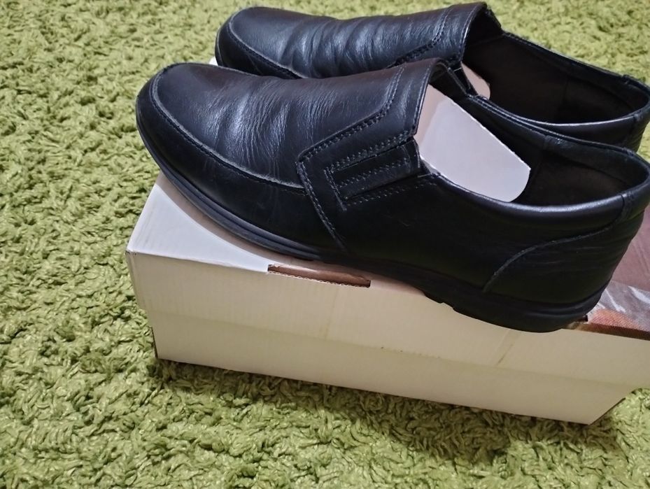 Продам туфли на мальчика