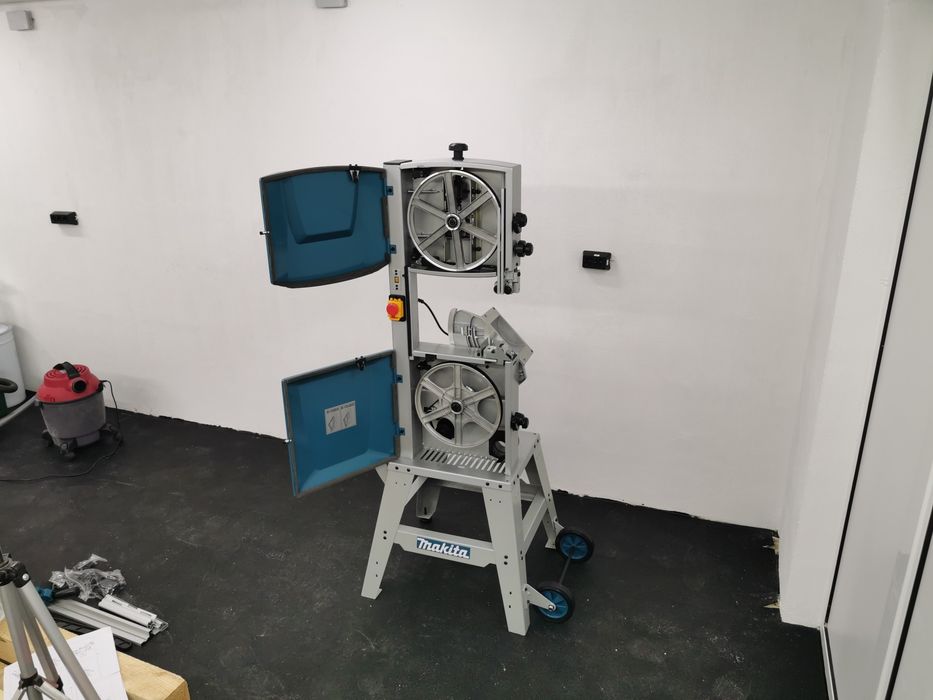 Ленторез Банциг за дърво Makita LB1200F, 900 W, 305 мм