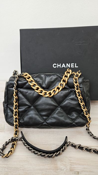 Chanel 19 handbag