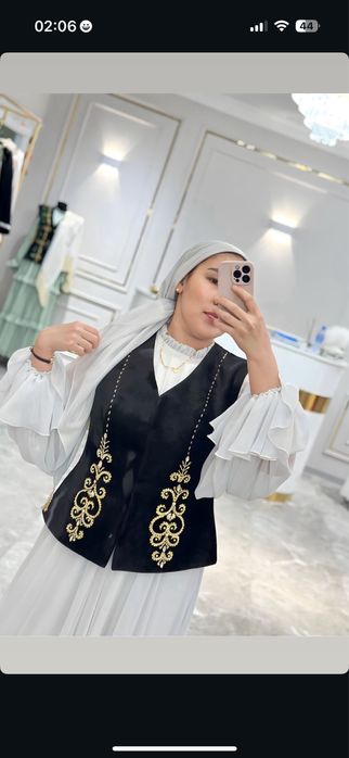 Ақ көйлек пен қара кәжөки сатылады