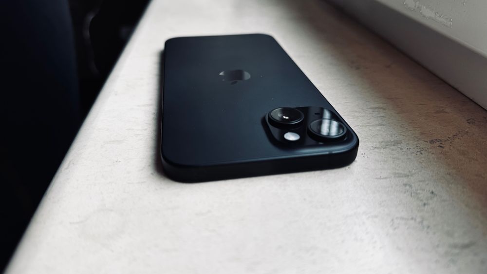 iPhone 15 Plus 128 GB- нов - 3 цикъла на зареждане