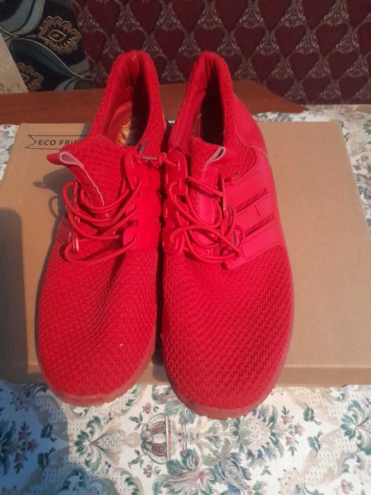 Продам кроссовки мужские