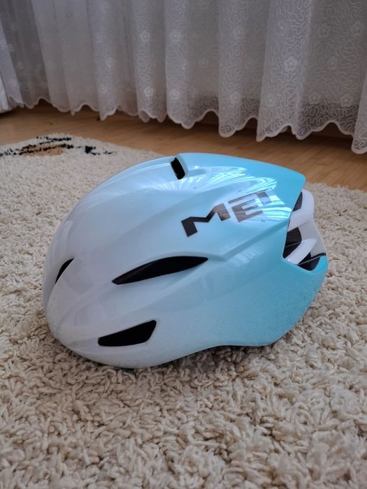 Casca Ciclism MET Manta  Nou