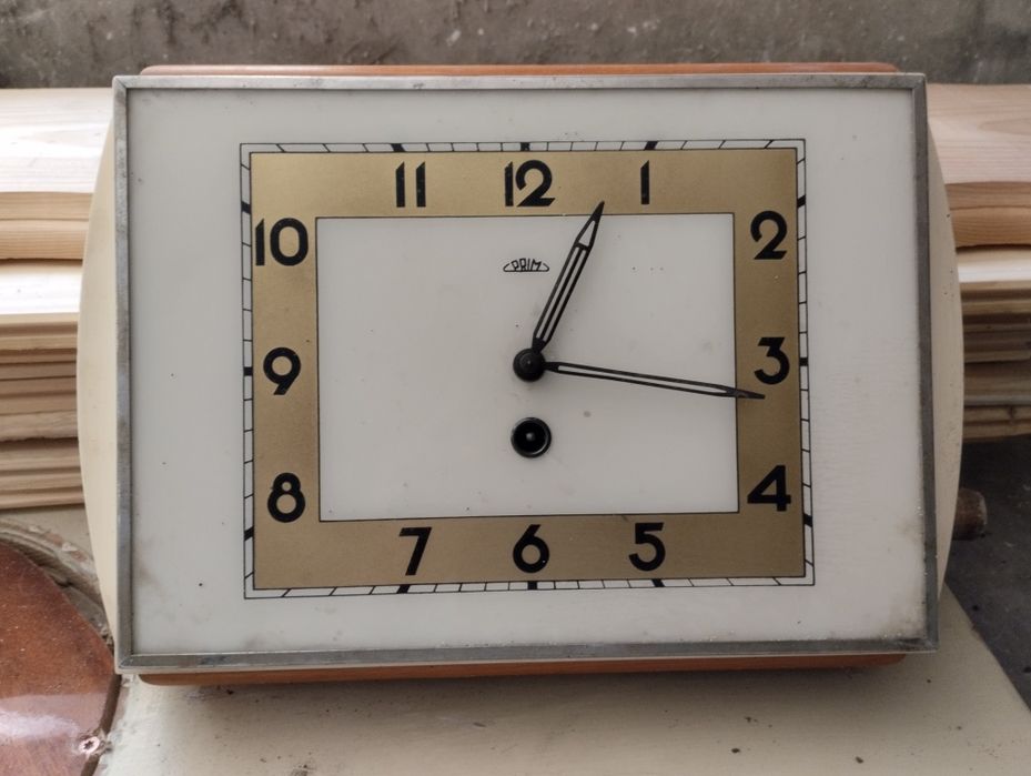 Ретро стенен часовник